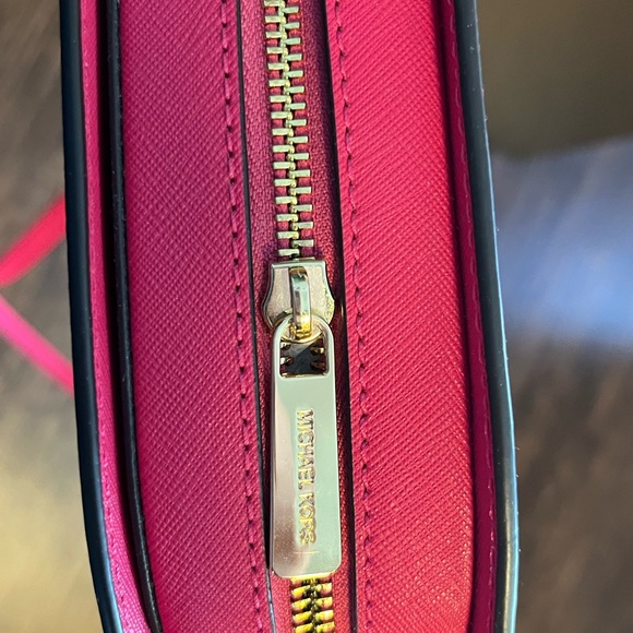 NWT Michael Kors Hot Pink Crossbody Bag - Picture 4 of 4